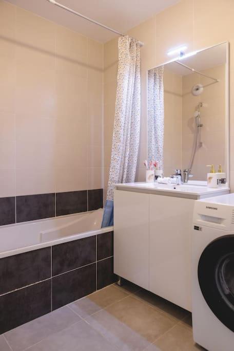 Superbe 2 - Parking Gratuit * Bourg-en-Bresse